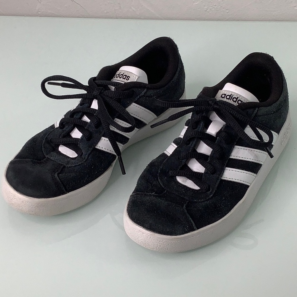 Adidas VL Court 2 Suede black and white Skater sneakers size 3.5 youth EUC